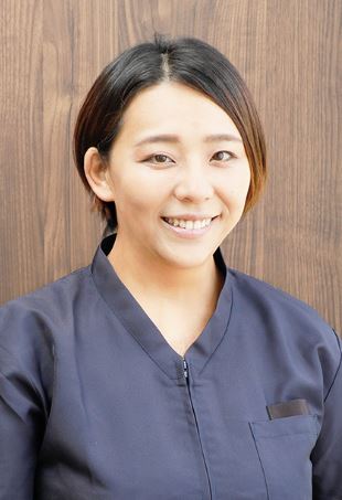 細井　真衣